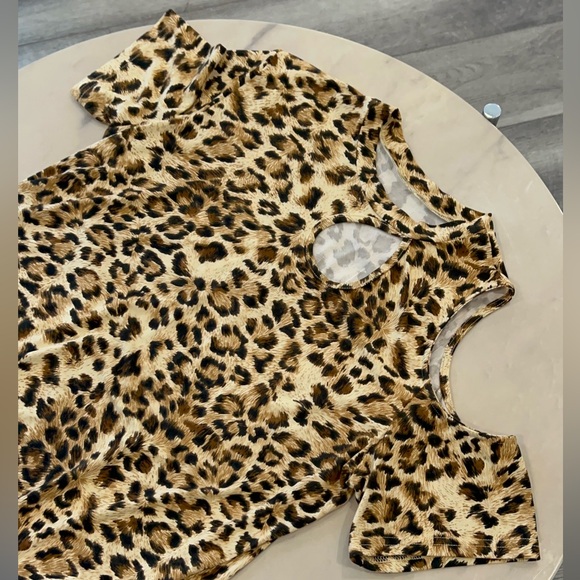 Women’s, Leopard Print, Cutout, Top. - Picture 5 of 12